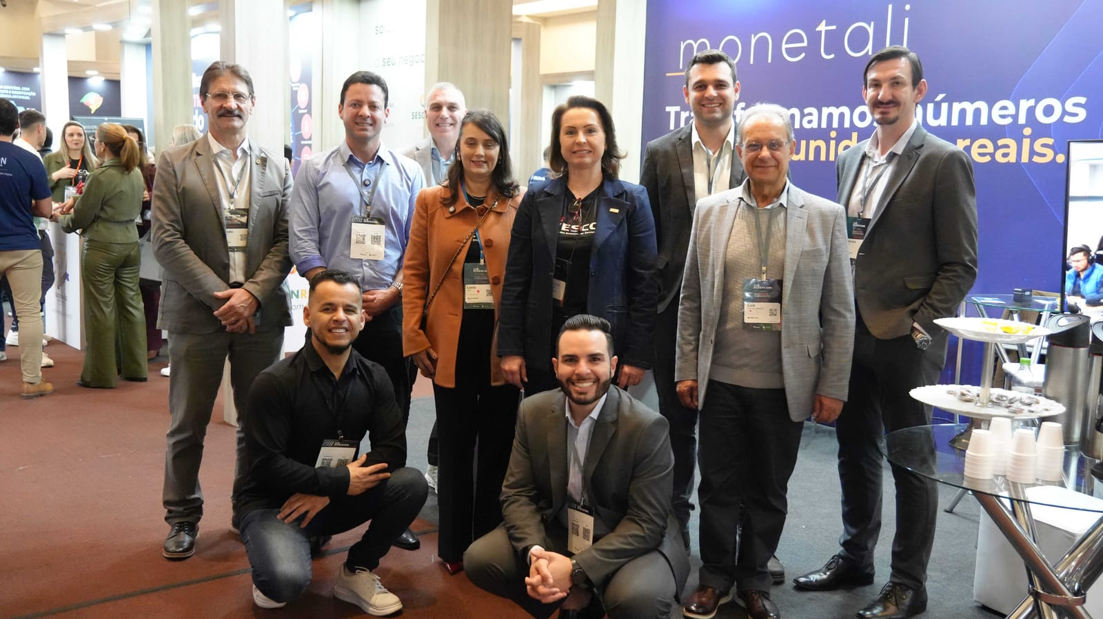 Equipe e convidados no estande da Monetali durante o 9º EGESCON